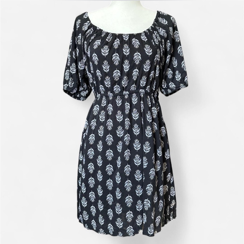 Old Navy Black Feather Print Short Summer Dress with Puff sleeves and Pockets!